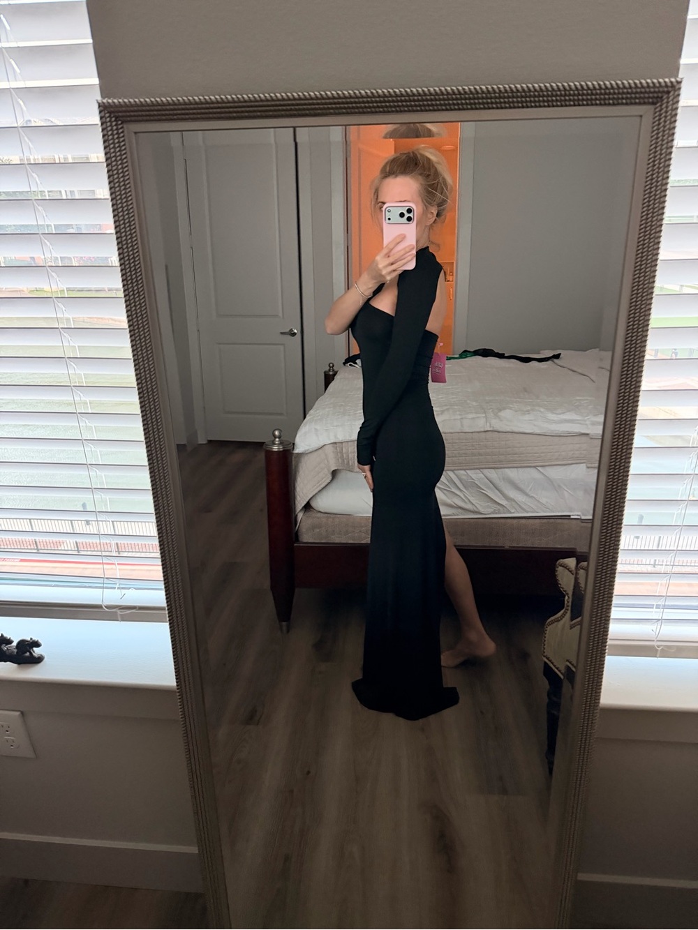 Elegant One-Shoulder Black Maxi Dress with Thigh Slit - Picture 4 of 8